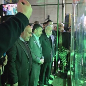 ادای احترام وزیر میراث فرهنگی به حرم مطهر سبزقبا(ع) در دزفول