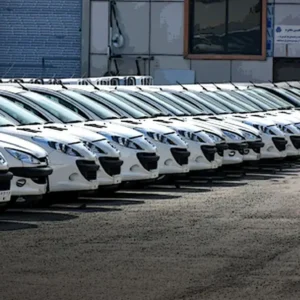 قیمت خودرو در بازار امروز دوشنبه 15دی/ پراید، پژو و تارا چند؟