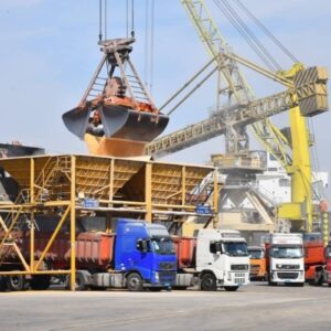 واردات ۱۲.۸ میلیون تن کالای اساسی فقط از یک بندر/ علت گرانی و کمبود چیست؟