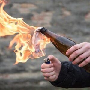 پرتاب ۹ کوکتل مولوتوف به اتاق اصناف تبریز پرتاب ۹ کوکتل مولوتوف به اتاق اصناف تبریز