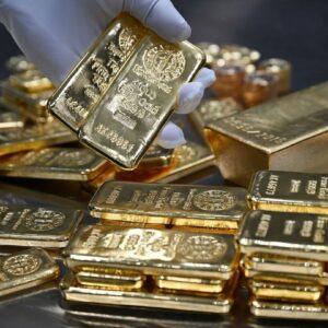 کشف ۱۷ قالب شمش طلای یک گیلوگرمی قاچاق در یک سمند