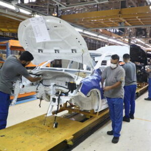 رشد ۱۸ درصدی تولید ایران‌خودرو و عزم این شرکت برای تداوم تولید