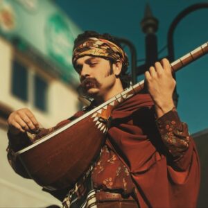 موسیقی محلی اراک باید دوباره زنده شود/ احیای میراث ناملموس استان مرکزی با پژوهش‌های میدانی یک هنرمند جوان