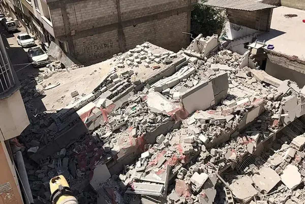 جزئیات ریزش یک ساختمان ۲ طبقه در کوی علوی اهواز