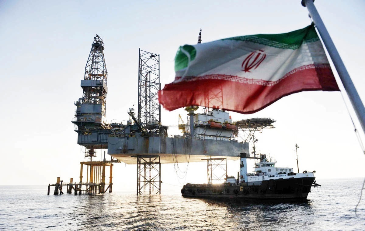 گزارش اکونومیست درمورد تغییر ناگهانی درآمد نفتی ایران نسبت به قبل از جنگ