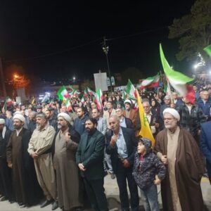 استمرار تجمع شبانه سنندجی‌ها با فریادهای مرگ بر آمریکا در حمایت از وطن