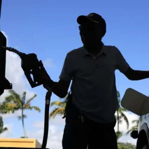 افزایش شوک‌آور قیمت بنزین در آمریکا/ قیمت نفت به چند دلار رسید؟