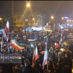 باران حریف یاسوجی‌ها نشد؛ راهپیمایی باشکوه دیار آریوبرزن