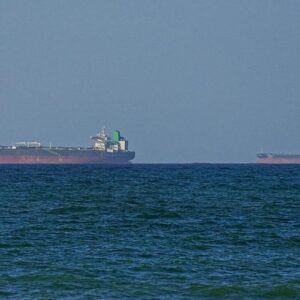 تحرک تازه در آبراه هرمز / یک نفتکش تحریمی از تنگه هرمز عبور کرد