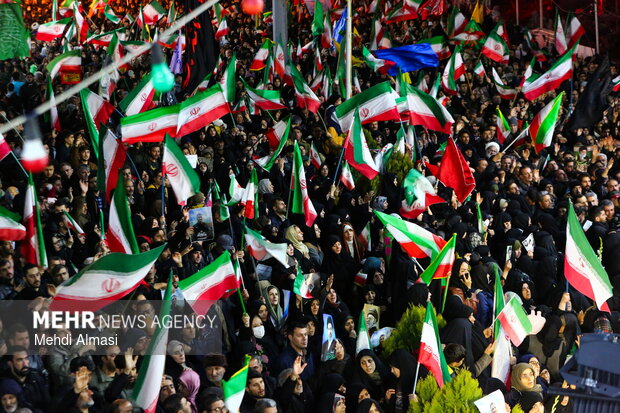 خروش زنجانی‌ها در پنجاه و سومین شب از شب‌های حماسه حضور در دفاع از وطن