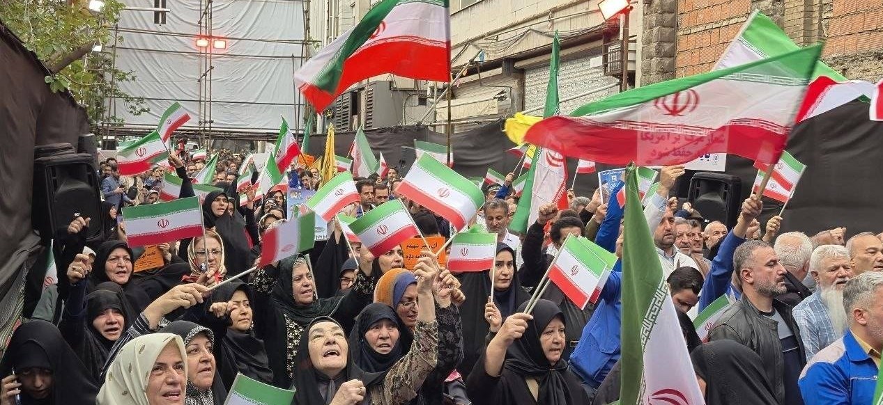 در سوگ «پدر»؛ میثاق کارگران با رهبر شهید در خیابان کشوردوست