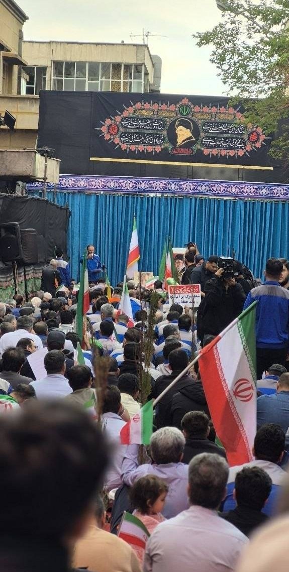 در سوگ «پدر»؛ میثاق کارگران با رهبر شهید در خیابان کشوردوست