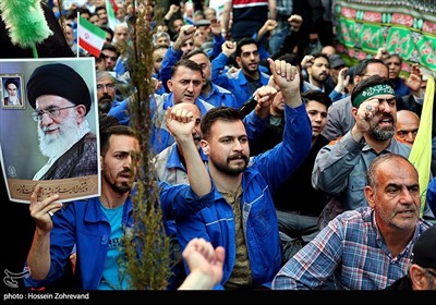 در سوگ «پدر»؛ میثاق کارگران با رهبر شهید در خیابان کشوردوست