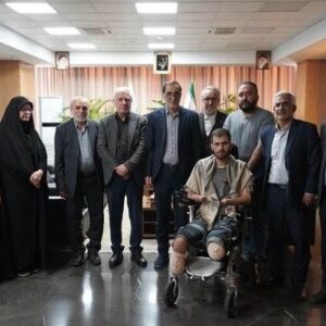 دیدار رئیس بنیاد شهید و امور ایثارگران با جانباز سرافراز حسین محمدی