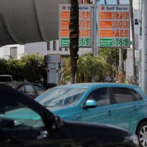 ذخایر بنزین کالیفرنیا به پایین‌ترین حد رسید/ هشدار تحلیلگران درباره اثر دیررس اختلال تنگه هرمز