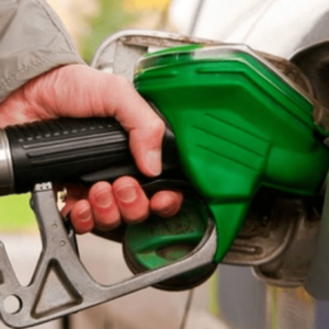 موج گرانی سوخت در آمریکا/ بنزین تا مرز ۶ دلار بالا رفت