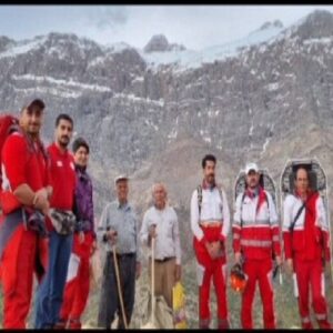 نجات پیرمرد ۷۰ ساله مفقود شده در کوه های بن‌رود دنا