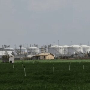 پشت‌پرده عبور نفت عراق از تنگه هرمز/ رویترز از «اجازه ایران» خبر داد