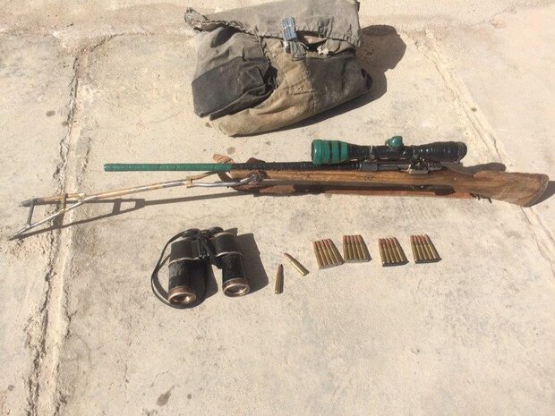 کشف سلاح و لاشه پرندگان وحشی از شکارچیان غیرمجاز در مرودشت