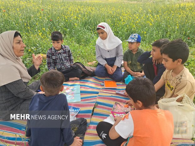 کلاسی که سقفش آسمان شد