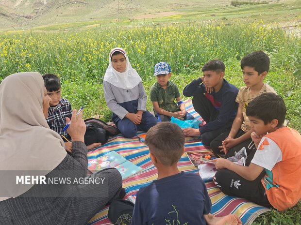 کلاسی که سقفش آسمان شد