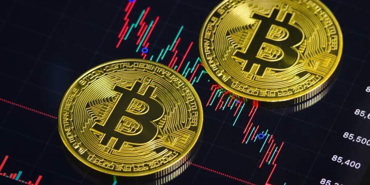 بیت‌کوین از جمع ۱۰ دارایی برتر کنار رفت / خریدار‌ها در تله سقوط