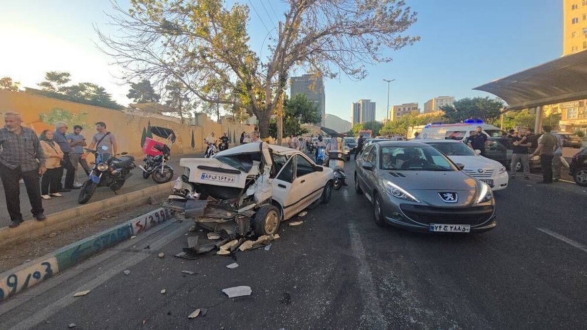 جزئیات حادثه هولناک در بزرگراه اشرفی اصفهانی تهران/ برخورد مرگبار ۱۲ خودرو و با اتوبوس جزئیات حادثه هولناک در بزرگراه اشرفی اصفهانی تهران/ برخورد مرگبار ۱۲ خودرو و با اتوبوس