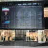 بازار سهام در دو راهی؛ شاخص کل ریخت، شاخص هم‌وزن صعود کرد/ نقدینگی کجا رفت؟