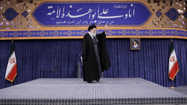 راز زیلوهای آبی بیت رهبری؛ چرا فرشهای نفیس هرگز پهن نشدند؟ راز زیلوهای آبی بیت رهبری؛ چرا فرشهای نفیس هرگز پهن نشدند؟