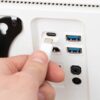 علامت D کنار پورت USB چه کاربردی دارد؟