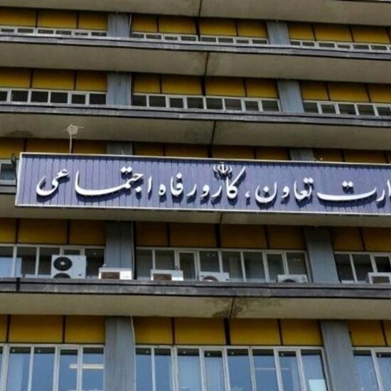 وزارت کار از برگزاری جلسه بازنگری مزد کارگران شانه خالی نکند